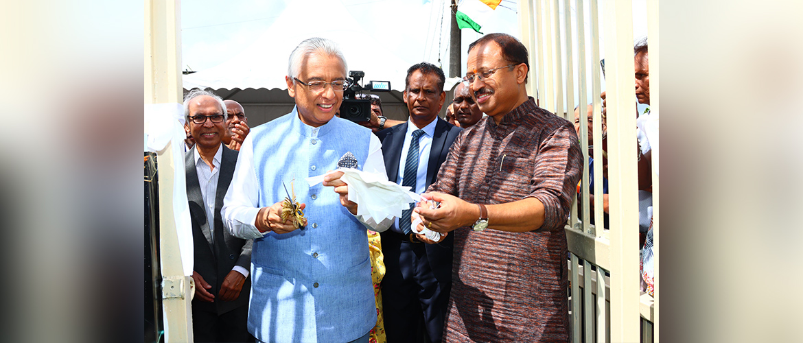  Visit of  MoS Shri. V. Muraleedharan to Mauritius (November 01-02, 2023)
With Prime Minister of Mauritius H.E. Pravind Jugnauth for inauguration of Sports Complex at L’Esperance, Mauritius
2 November 2023