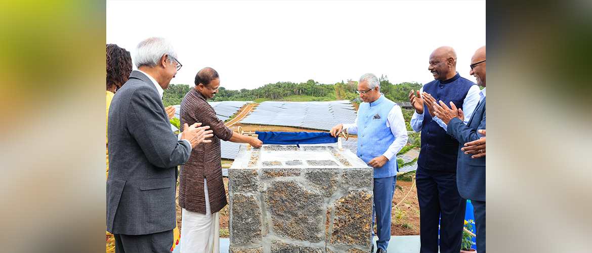  Visit of  MoS Shri. V. Muraleedharan to Mauritius (November 01-02, 2023)<br/>Prime Minister H.E. Pravind Jugnauth at inauguration of 8 MW Solar PV farm project supported by India, at Henrietta, Mauritius
2 November 2023