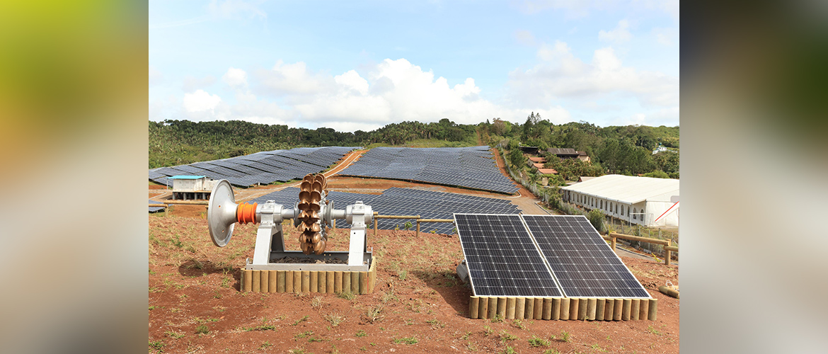  Visit of  MoS Shri. V. Muraleedharan to Mauritius (November 01-02, 2023)<br/>Prime Minister H.E. Pravind Jugnauth at inauguration of 8 MW Solar PV farm project supported by India, at Henrietta, Mauritius
2 November 2023