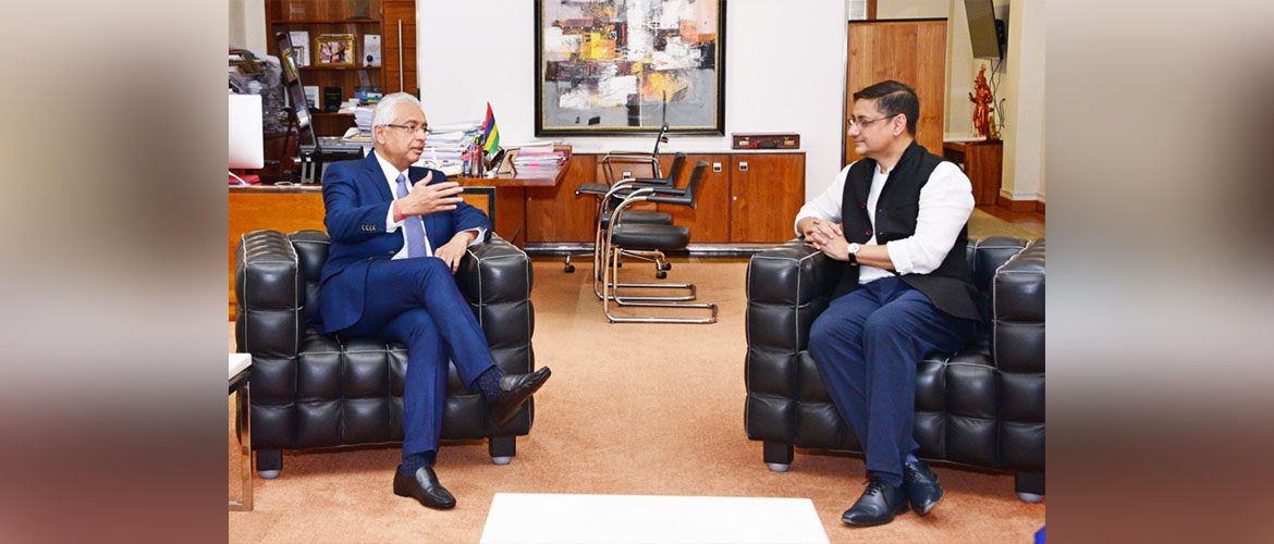  Mr Sanjeev Sanyal, Member of PM Modi’s Economic Advisory Council, called on Hon. PM Pravind Jugnauth. They discussed opportunities for further collaboration between India and Mauritius, including in the financial sector.